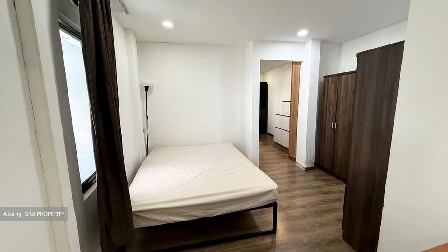 Changi Road (D14), Shop House #595142351